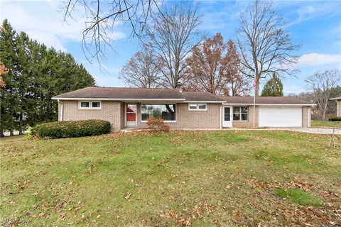 2301 Hillwood St, Magnolia, OH 44643