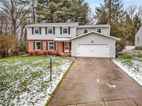881 Shullo Dr, Akron, OH 44313