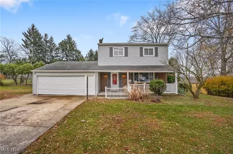 4901 Woodbury Hills Dr, Parma, OH 44134
