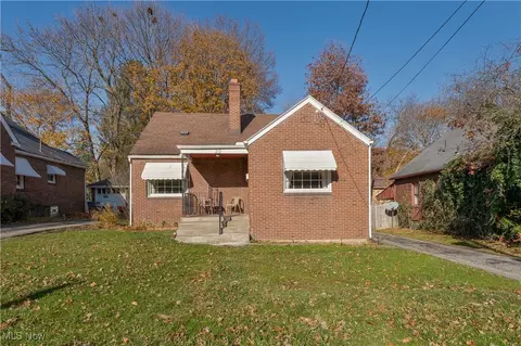 30 Upland Ave, Youngstown, OH 44505