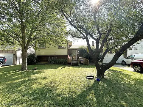 737 Dunny Ave, Sheffield Lake, OH 44054