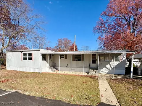 20 Van Ess Dr, Olmsted Falls, OH 44138