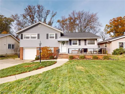 38955 Gardenside Dr, Willoughby, OH 44094