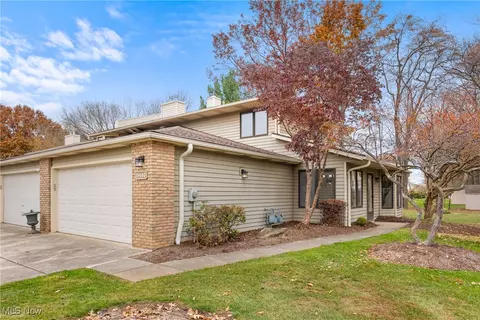 15440 Roxboro Dr, Middleburg Heights, OH 44130