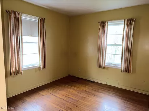 Bedroom - 1651 W 3rd St, Ashtabula, OH 44004 photo 2 of 3