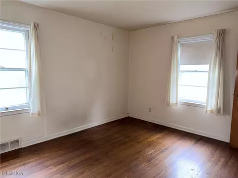 Bedroom - 1651 W 3rd St, Ashtabula, OH 44004 photo 3 of 3