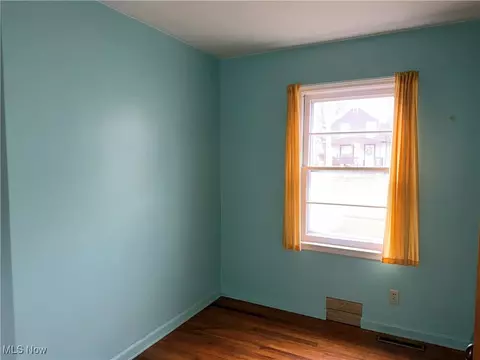 Bedroom - 1651 W 3rd St, Ashtabula, OH 44004 photo 1 of 3
