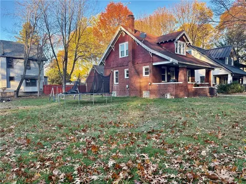 89 W York St, Akron, OH 44310 photo 2