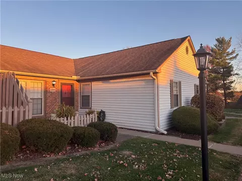 3541 Chesapeake Dr, Zanesville, OH 43701