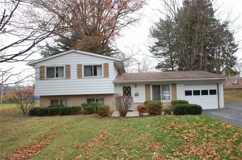 435 S Hillside Dr, Canfield, OH 44406