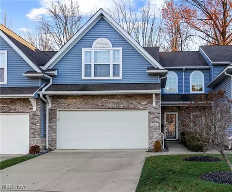 206 Stoney Brook Dr, Elyria, OH 44035