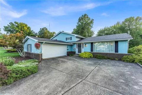 7272 Normandy Dr, Parma, OH 44134