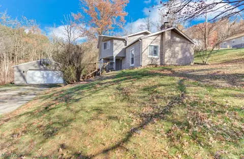 27 Delaware Trl, Malvern, OH 44644