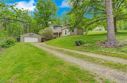 27 Delaware Trl, Malvern, OH 44644
