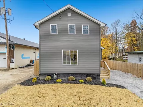 69 E Grant St, Alliance, OH 44601 photo 2
