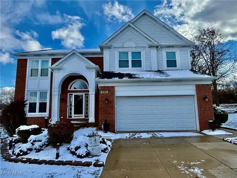 9795 Burton Dr, Twinsburg, OH 44087