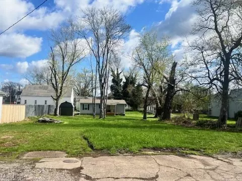 907-909 14th St, Parkersburg, WV 26101