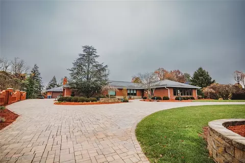 20 Meadowcrest Dr, Parkersburg, WV 26104