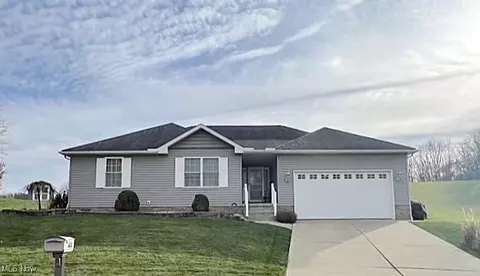 1410 Edgewood Dr, Dover, OH 44622