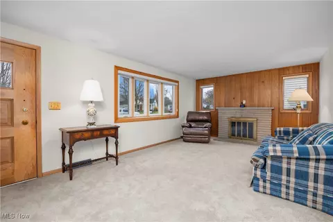 Living - 988 Valley Blvd, Elyria, OH 44035 photo 1 of 3