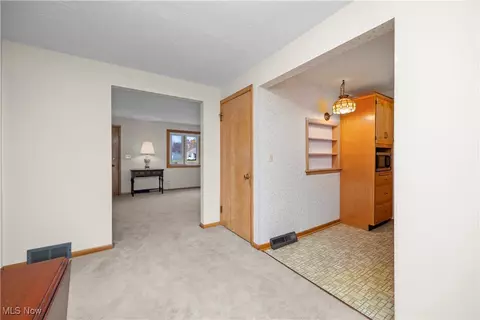 Entry Way - 988 Valley Blvd, Elyria, OH 44035 photo 2 of 3