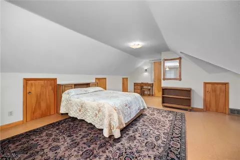 Bedroom - 988 Valley Blvd, Elyria, OH 44035 photo 5 of 8