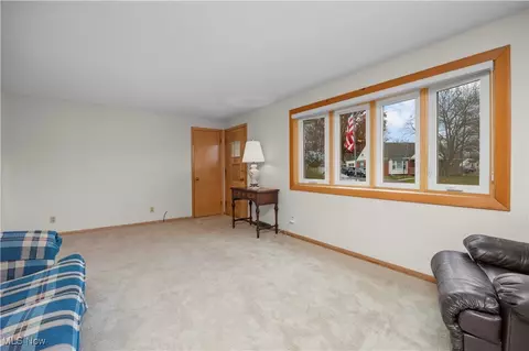 Living - 988 Valley Blvd, Elyria, OH 44035 photo 3 of 3