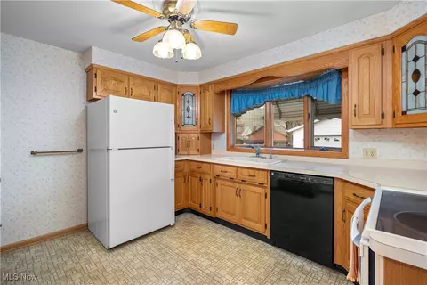 Kitchen - 988 Valley Blvd, Elyria, OH 44035 photo 1 of 3