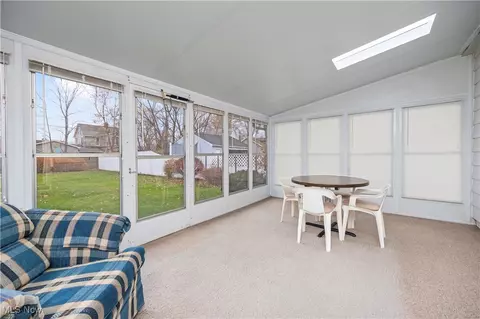 Exterior - 988 Valley Blvd, Elyria, OH 44035 photo 2 of 9