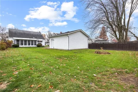 Exterior - 988 Valley Blvd, Elyria, OH 44035 photo 6 of 9