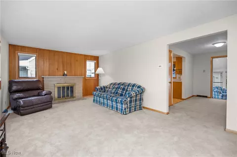 Living - 988 Valley Blvd, Elyria, OH 44035 photo 2 of 3
