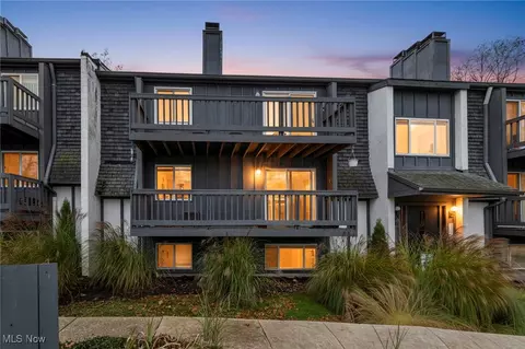 4750 Oak Point Rd #304, Lorain, OH 44053