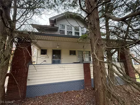 1389 Holland Ave, Youngstown, OH 44505