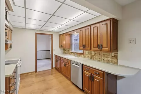 320 High Point Dr, Wadsworth, OH 44281 photo 2