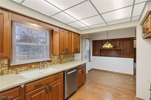 320 High Point Dr, Wadsworth, OH 44281 photo 3