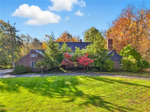 1029 Hillcreek Ln, Gates Mills, OH 44040