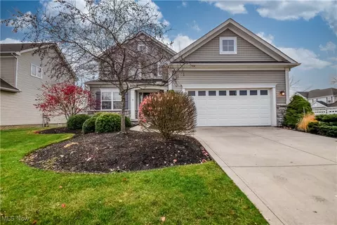 8254 Beaumont Dr, Mentor, OH 44060