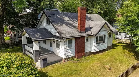 1033 Chalker St, Akron, OH 44310