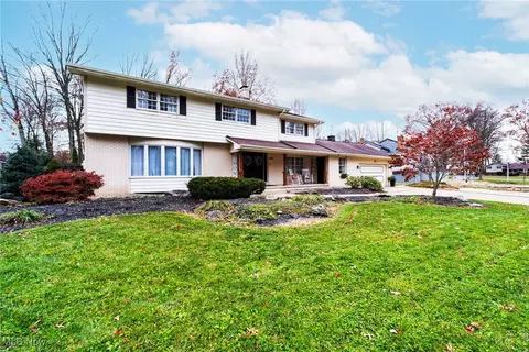 9247 Chalfonte Dr NE, Warren, OH 44484