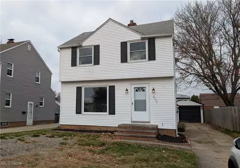 8320 Parmenter Dr, Parma, OH 44129