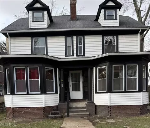 3235 Oak Rd, Cleveland Heights, OH 44118