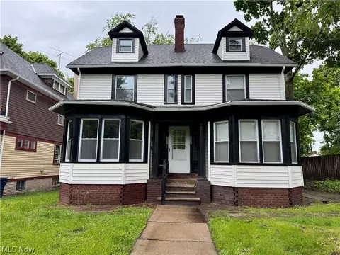 3235 Oak Rd, Cleveland Heights, OH 44118