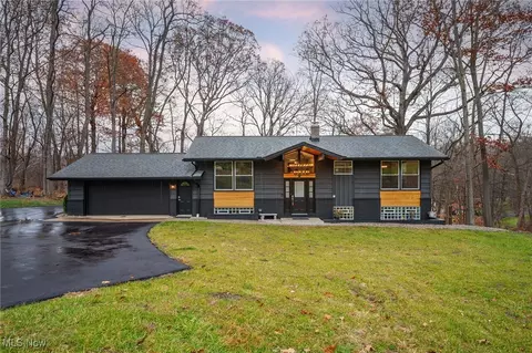 7801 Summerset Dr, Walton Hills, OH 44146