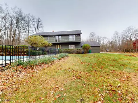 Exterior - 2915 Millgate Dr, Willoughby Hills, OH 44094 photo 4 of 6