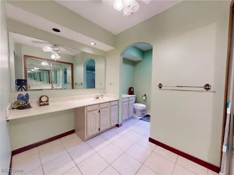 Bath - 2915 Millgate Dr, Willoughby Hills, OH 44094 photo 1 of 4