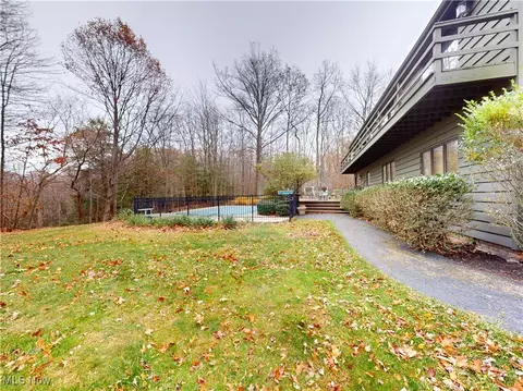 Exterior - 2915 Millgate Dr, Willoughby Hills, OH 44094 photo 5 of 6