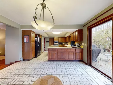Kitchen - 2915 Millgate Dr, Willoughby Hills, OH 44094 photo 5 of 5