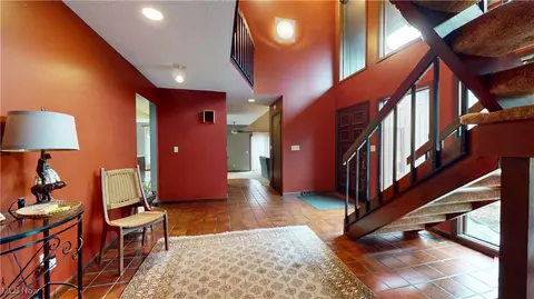 Entry Way - 2915 Millgate Dr, Willoughby Hills, OH 44094 photo 2 of 6
