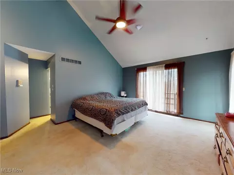 Bedroom - 2915 Millgate Dr, Willoughby Hills, OH 44094 photo 2 of 8