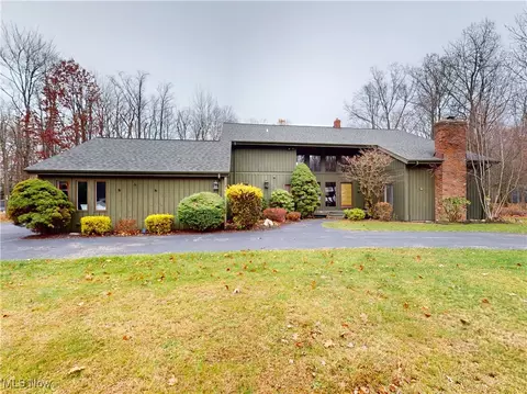 2915 Millgate Dr, Willoughby Hills, OH 44094